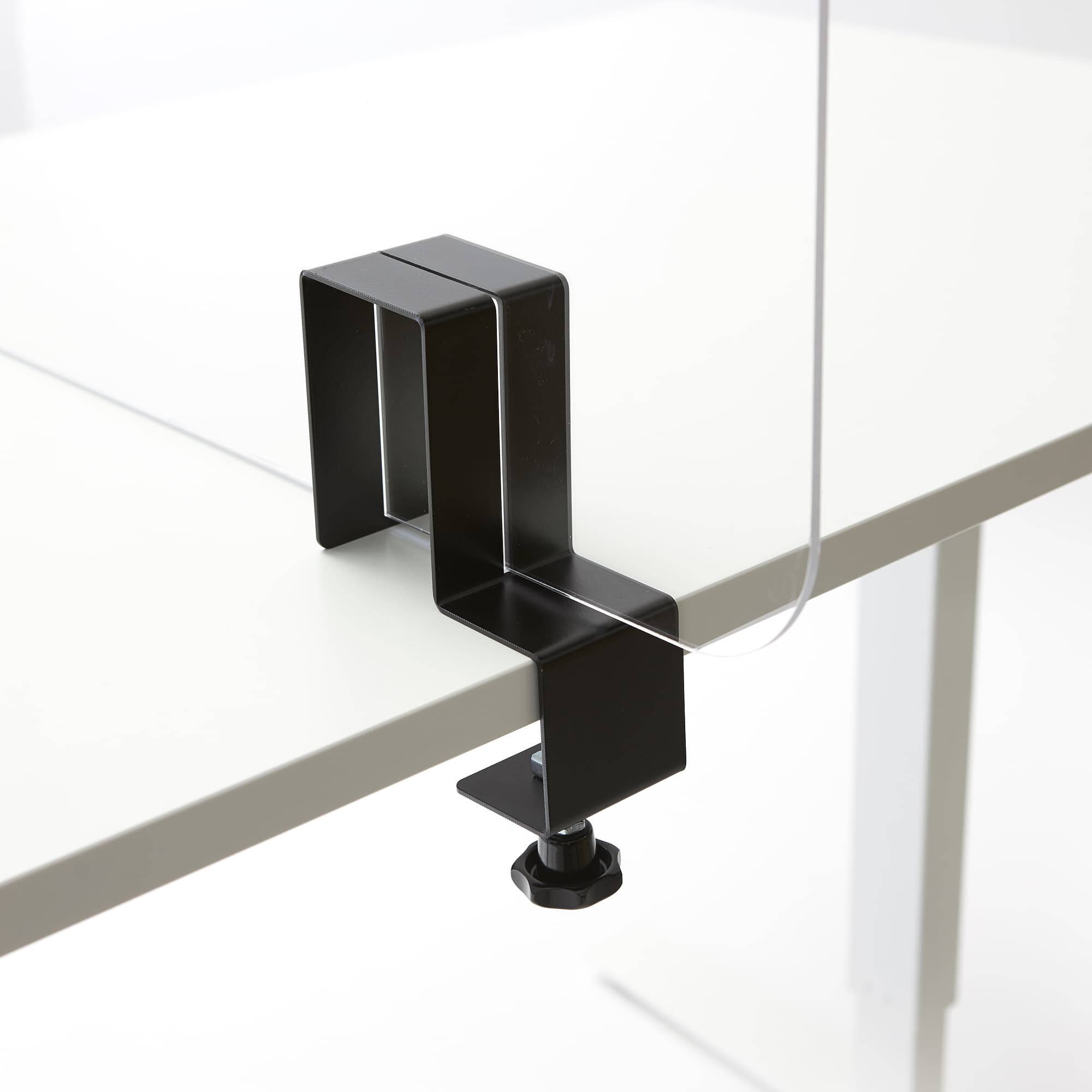 Plexiglas beugel voor over tafel